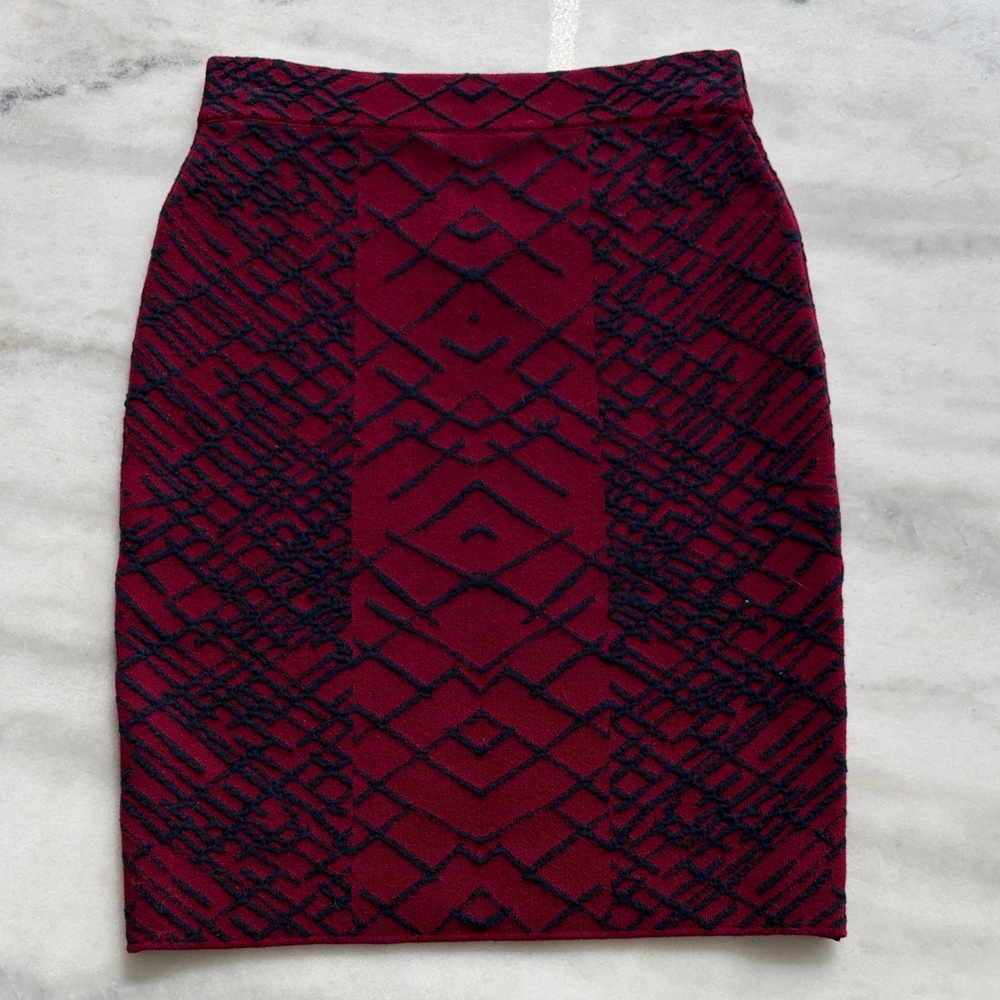 BCBGMAXAZARIA Elegant Burgundy and Black Patterned Skirt